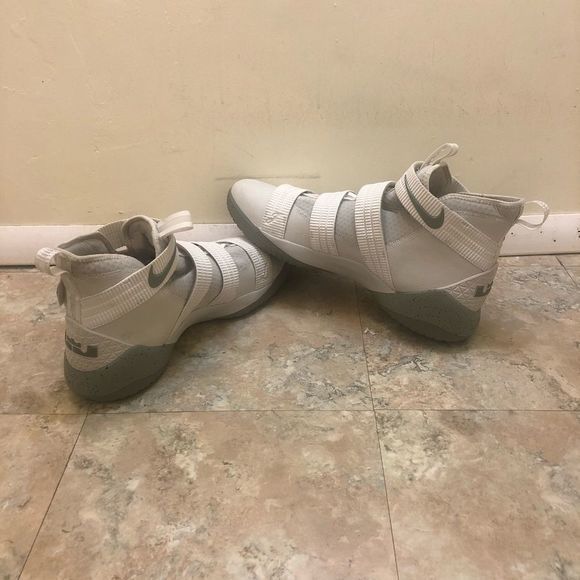 Nike Lebron Soldier XI SFG Light Bone shoes Men’s Size 18 - Picture 5 of 8